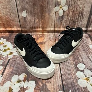 Nike court legacy lift